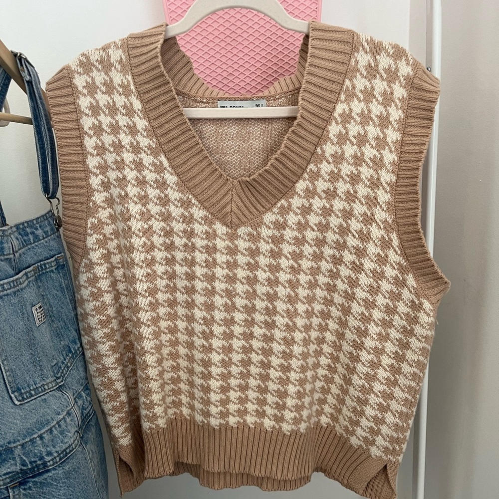 Sweater vest